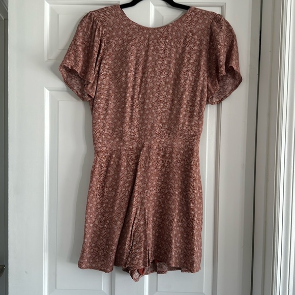 Abercrombie Romper with open back - Picture 1 of 4